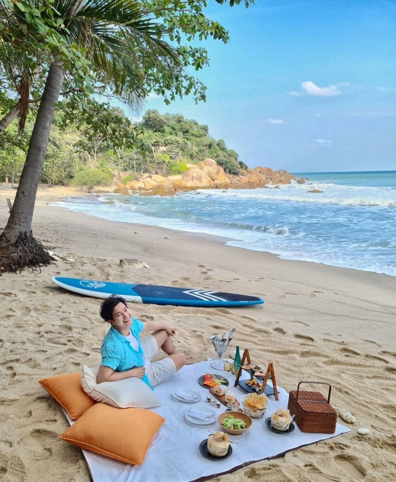 Beach Picnic 🍔🥞🍹🥗