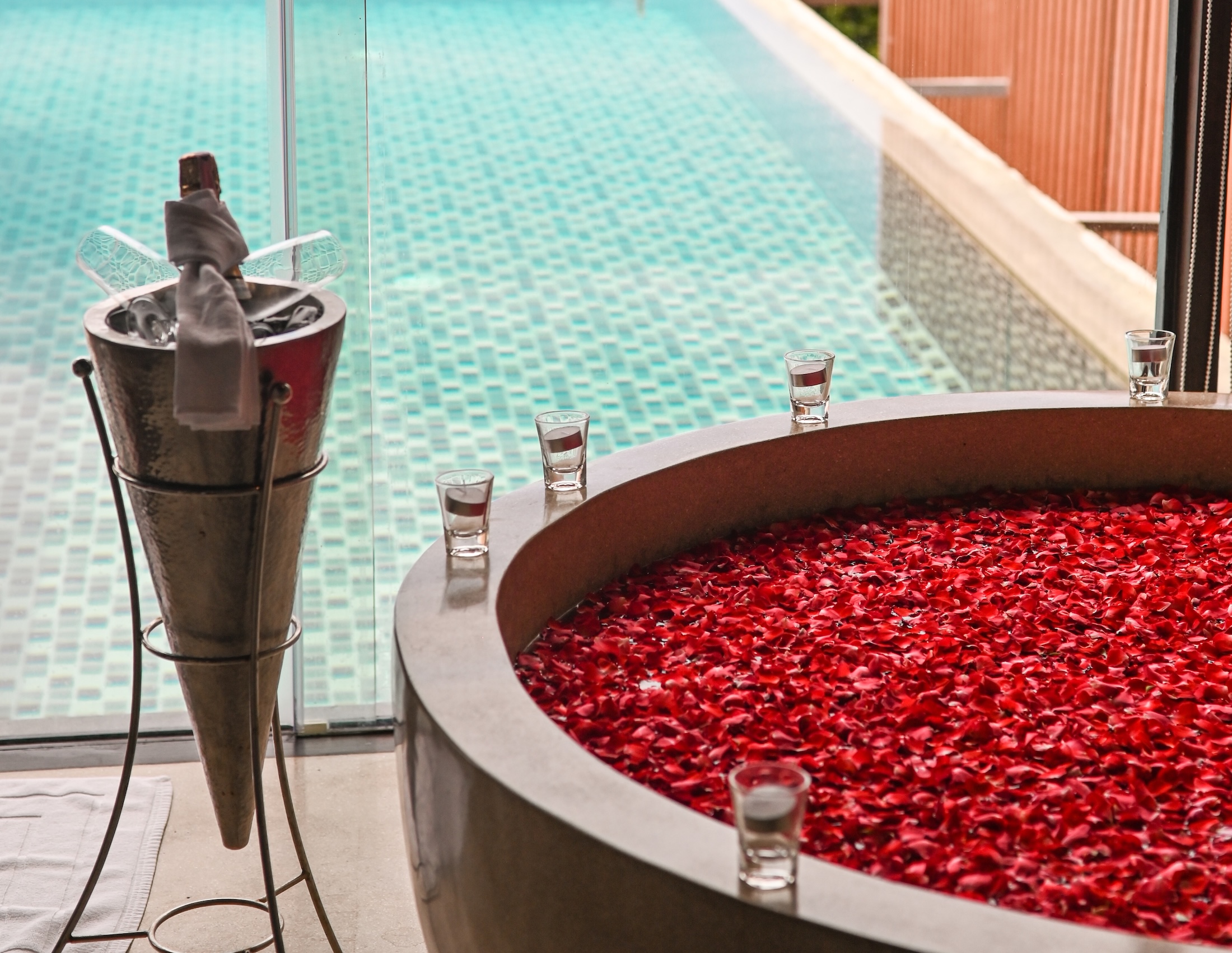 CELEBRATE LIFE WITH A LUXURY BATH