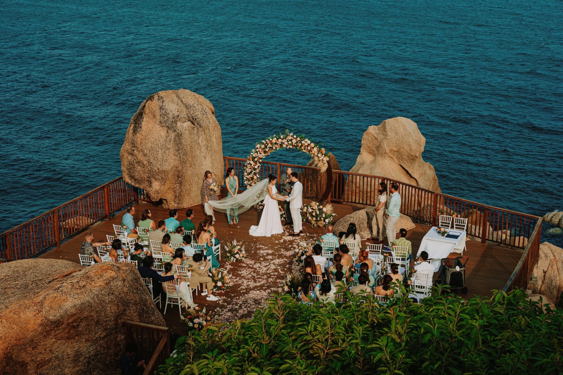 A Wedding Story in Koh Samui: 5 Cinematic Photo Locations